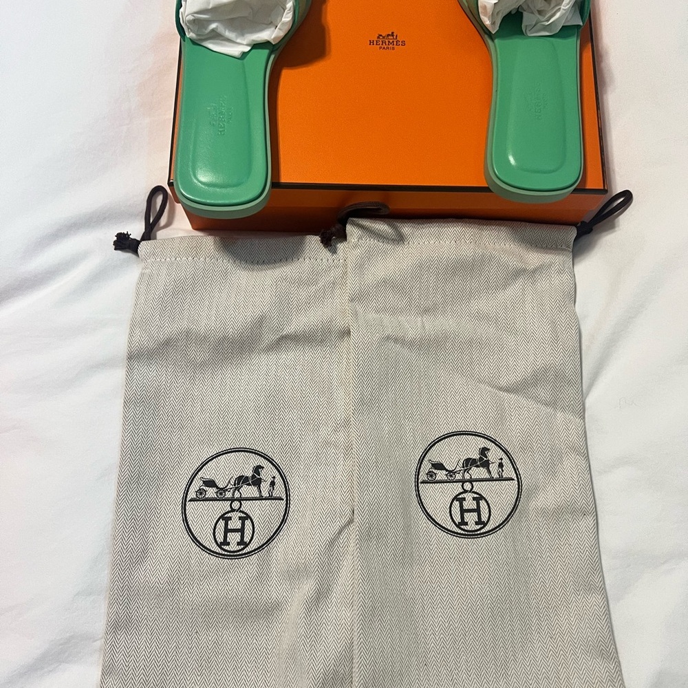 New Hermes Green Sandals with box - Picture 3 of 6